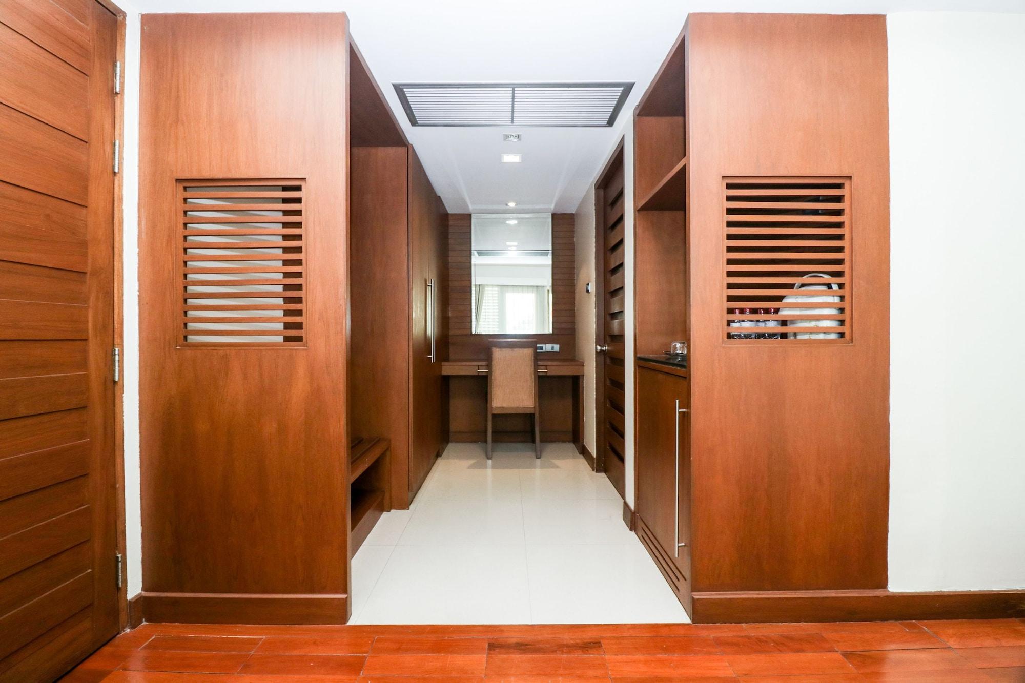 Bally Suite Sukhumvit Bangkok Bagian luar foto