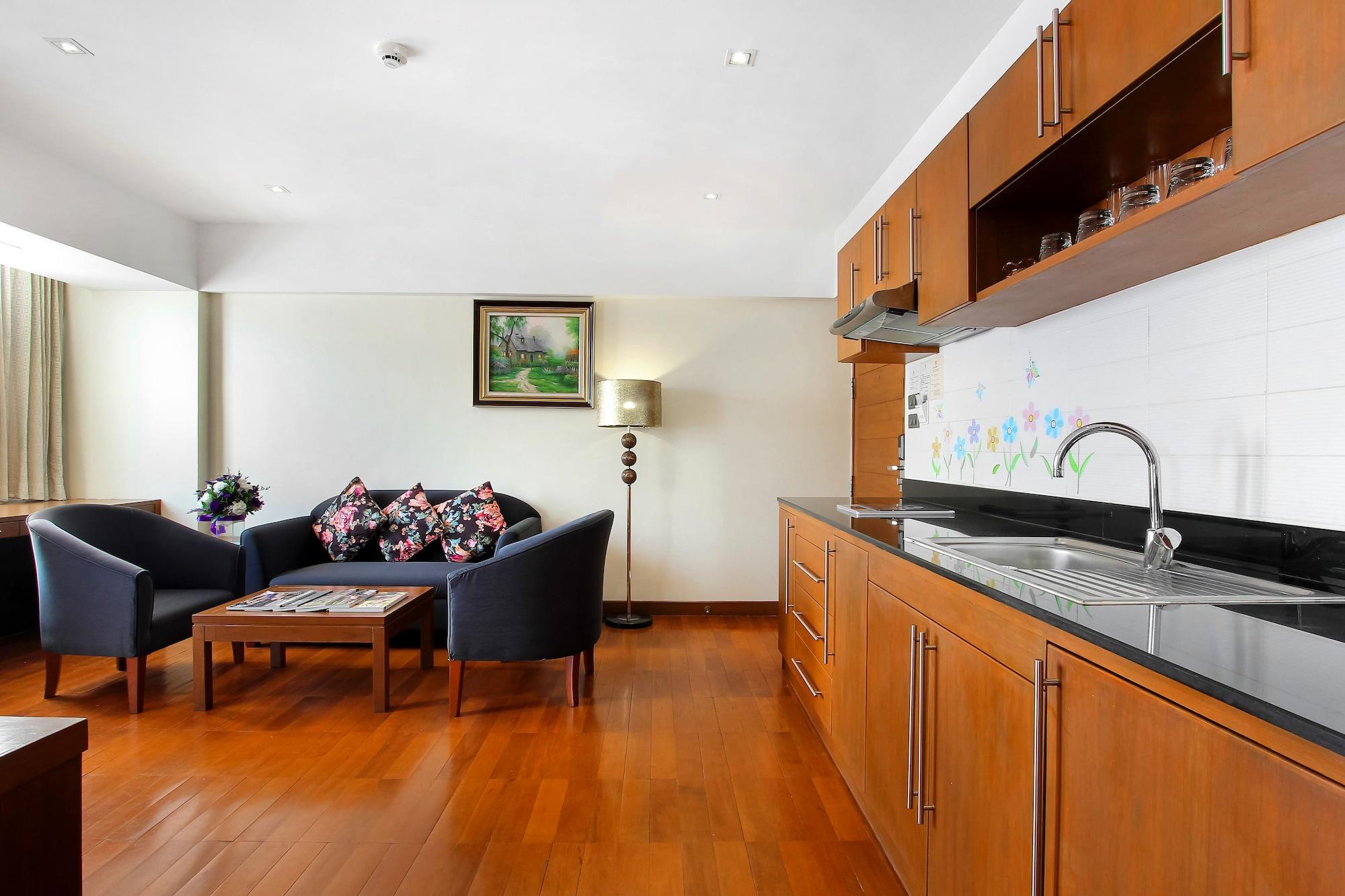 Bally Suite Sukhumvit Bangkok Bagian luar foto