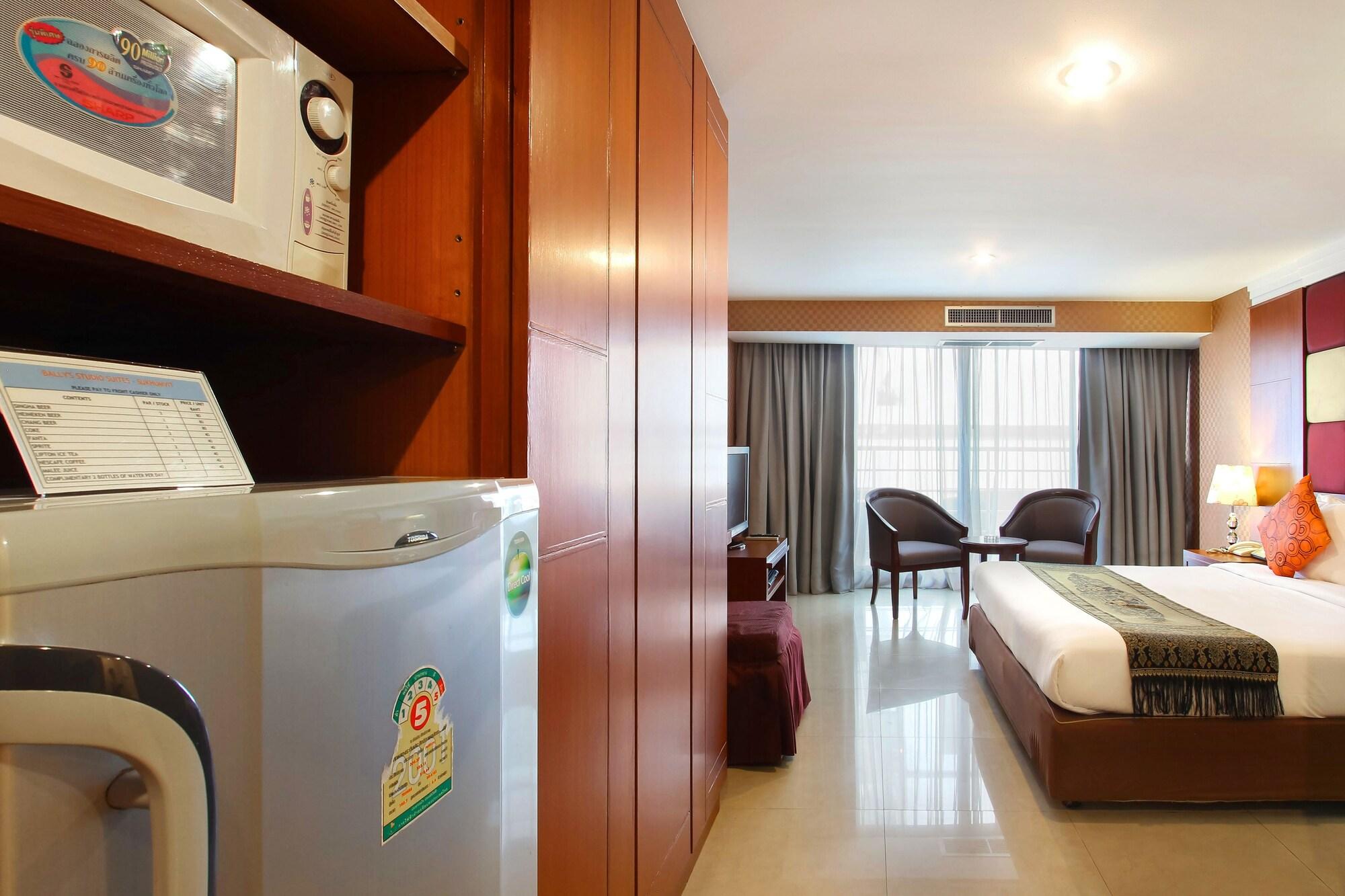 Bally Suite Sukhumvit Bangkok Bagian luar foto