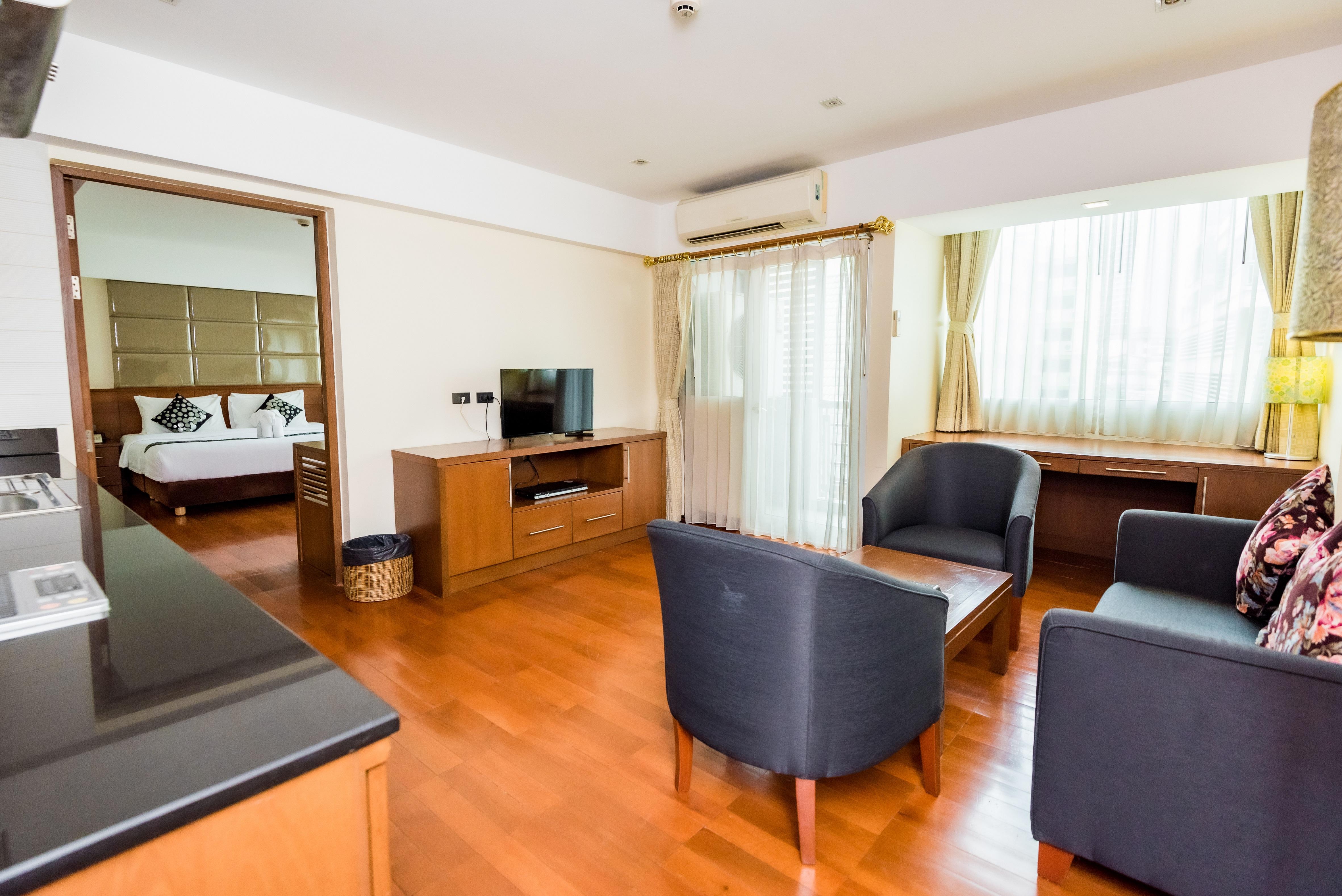 Bally Suite Sukhumvit Bangkok Bagian luar foto