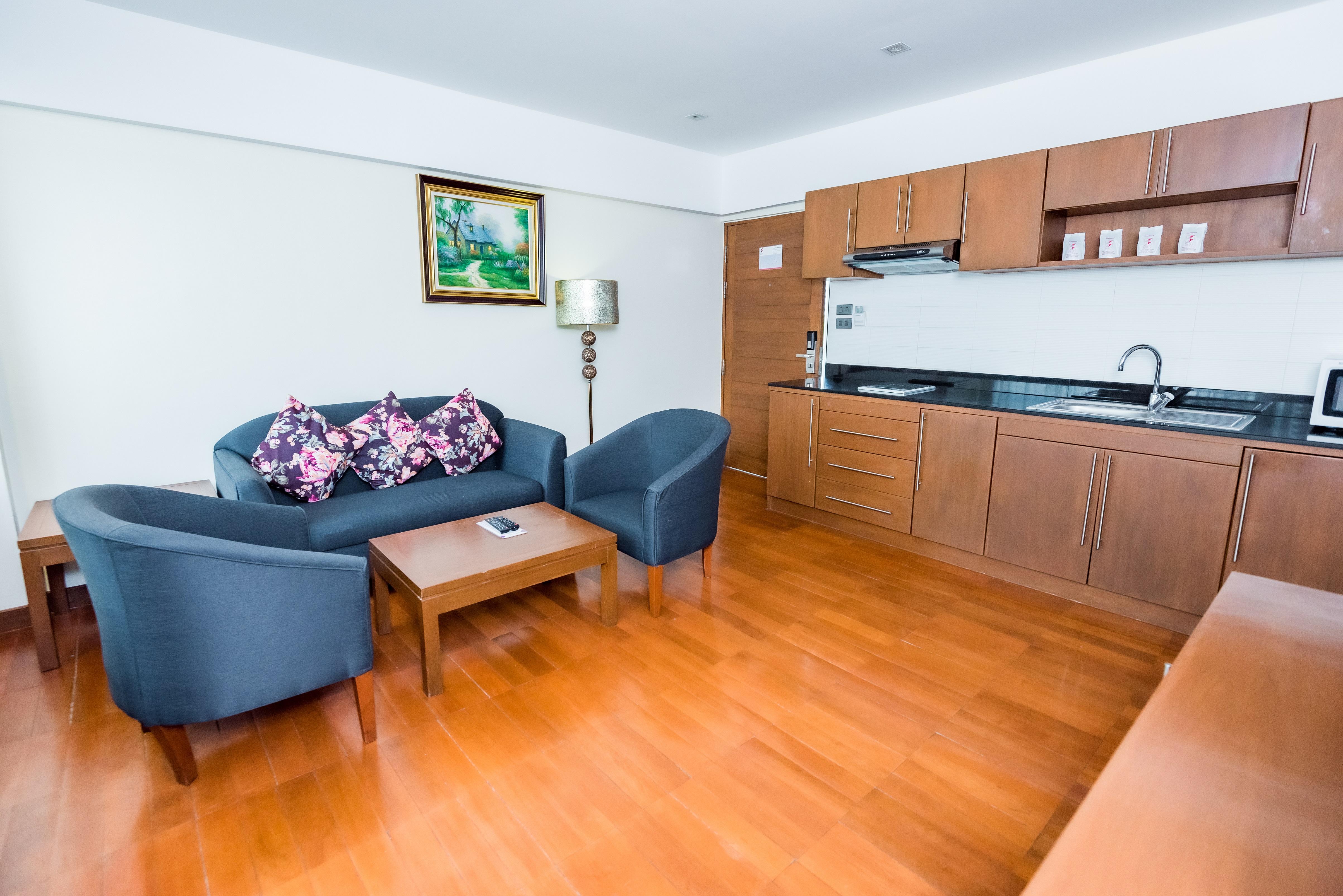 Bally Suite Sukhumvit Bangkok Bagian luar foto