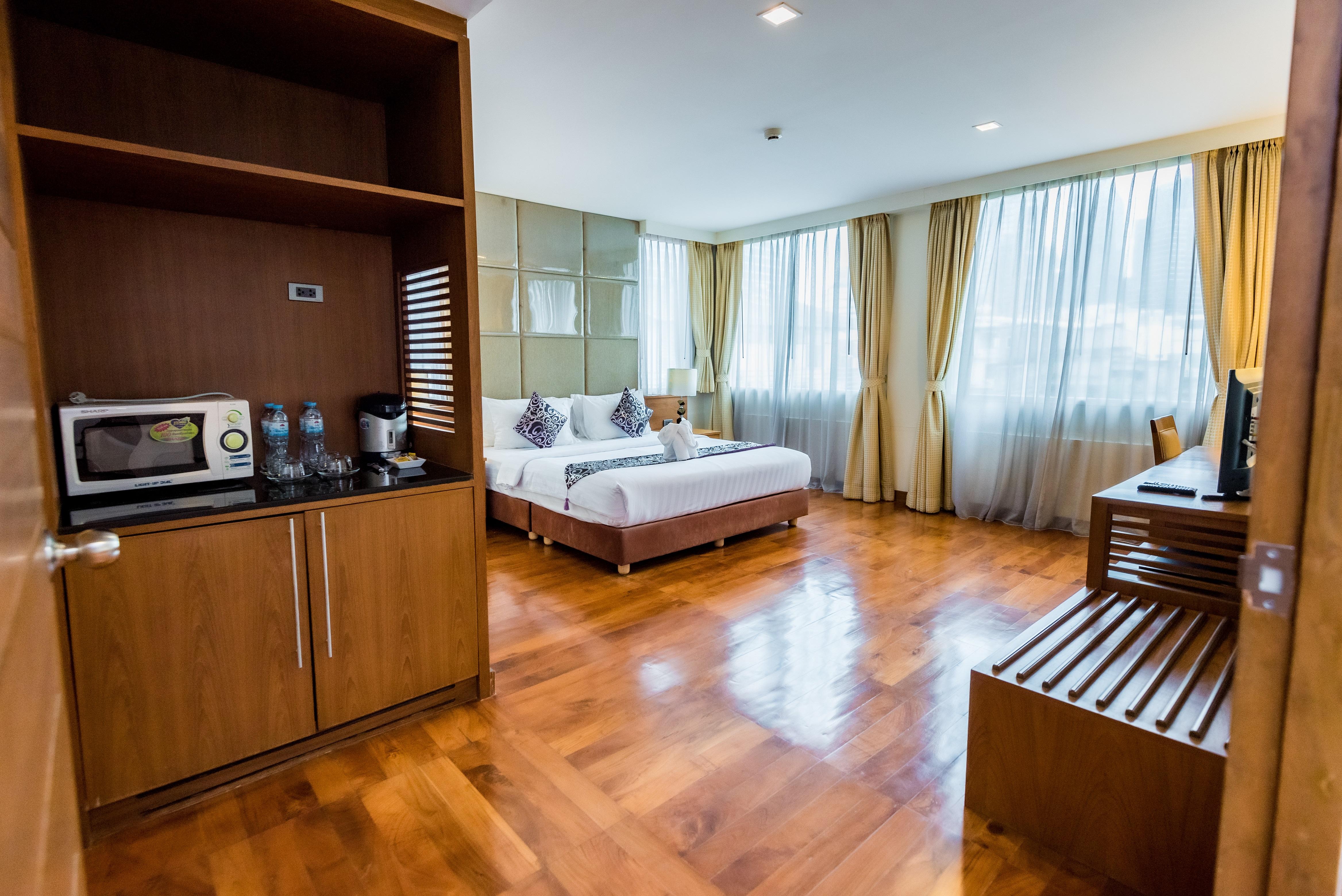Bally Suite Sukhumvit Bangkok Bagian luar foto