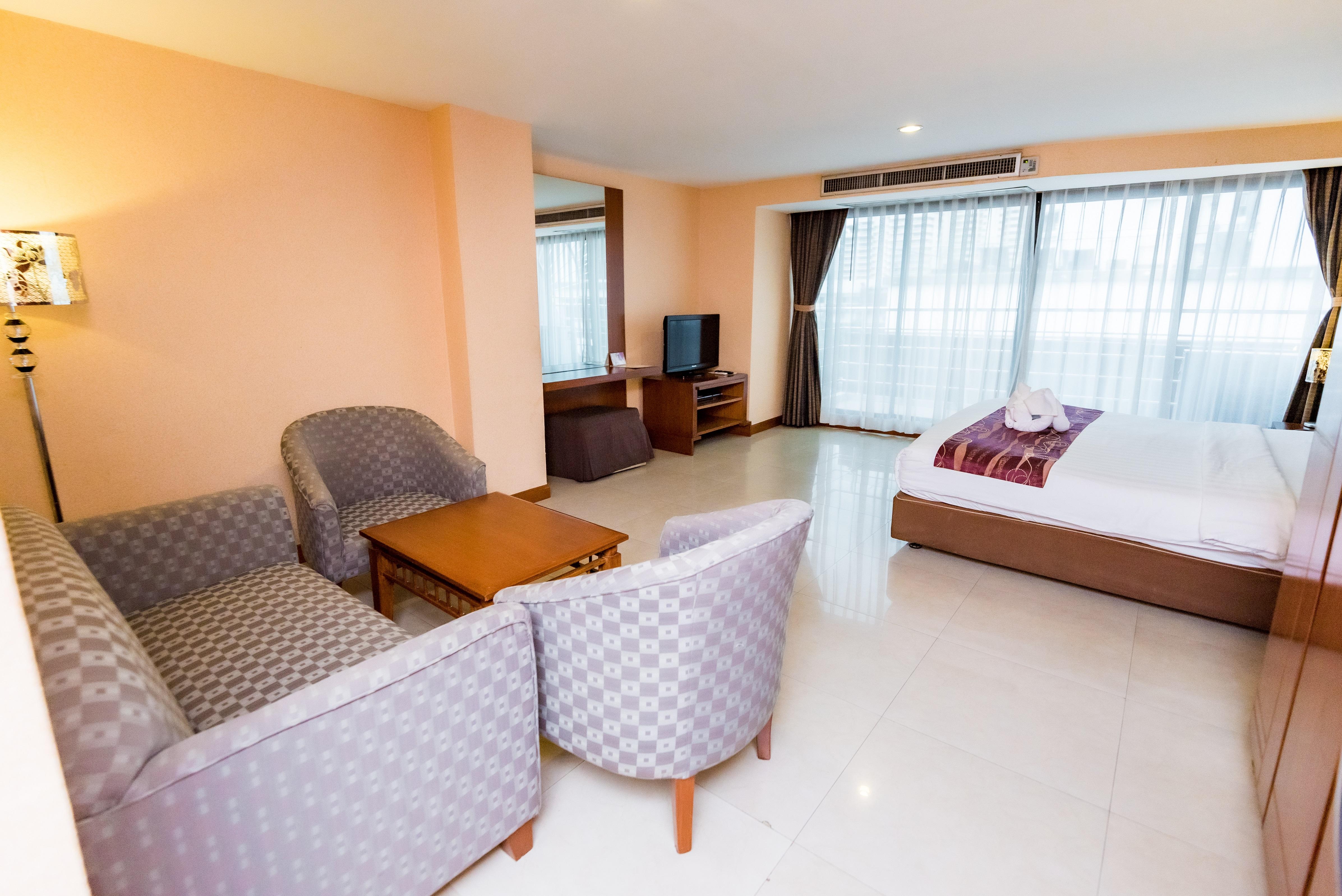 Bally Suite Sukhumvit Bangkok Bagian luar foto