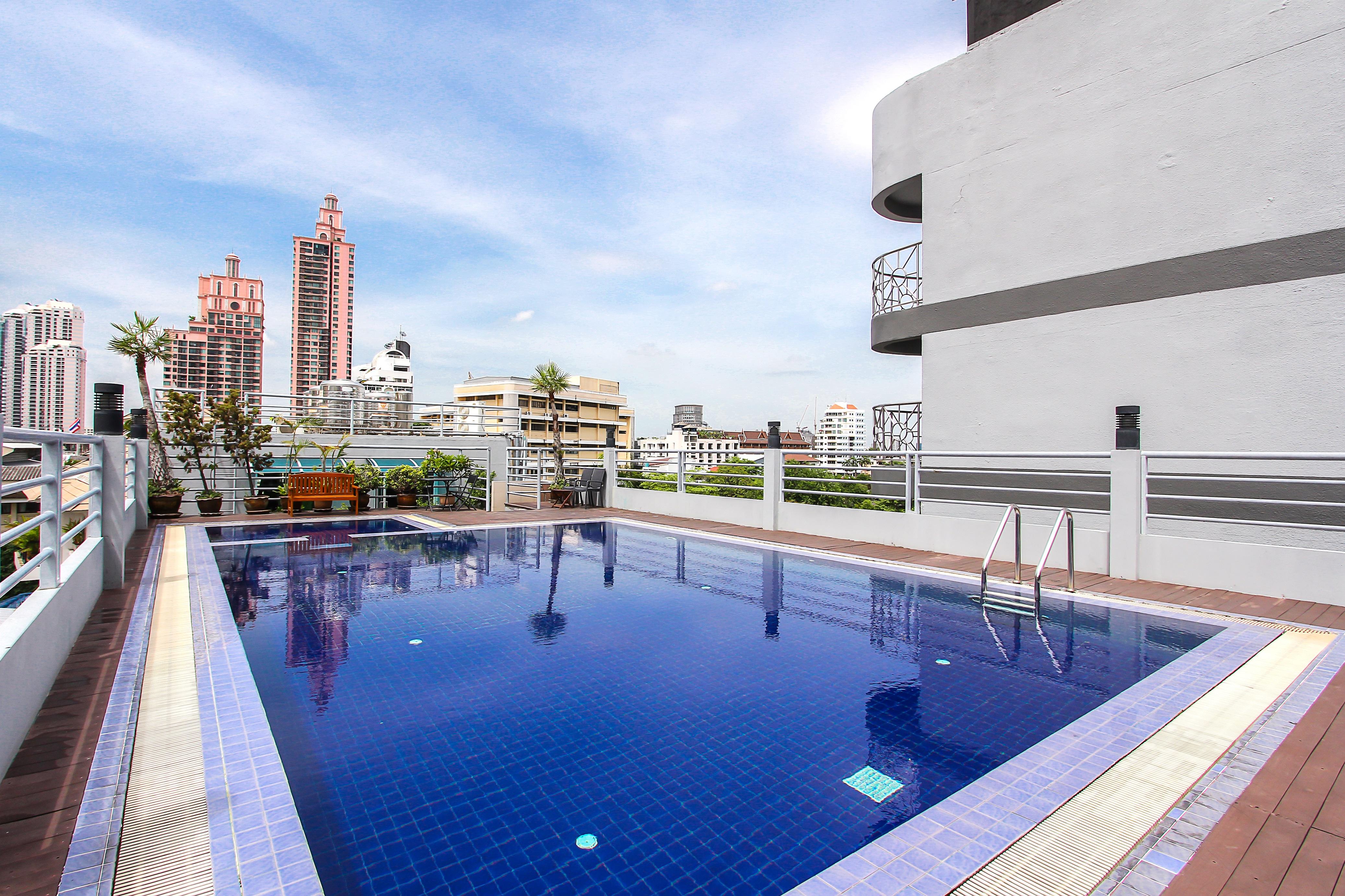 Bally Suite Sukhumvit Bangkok Bagian luar foto