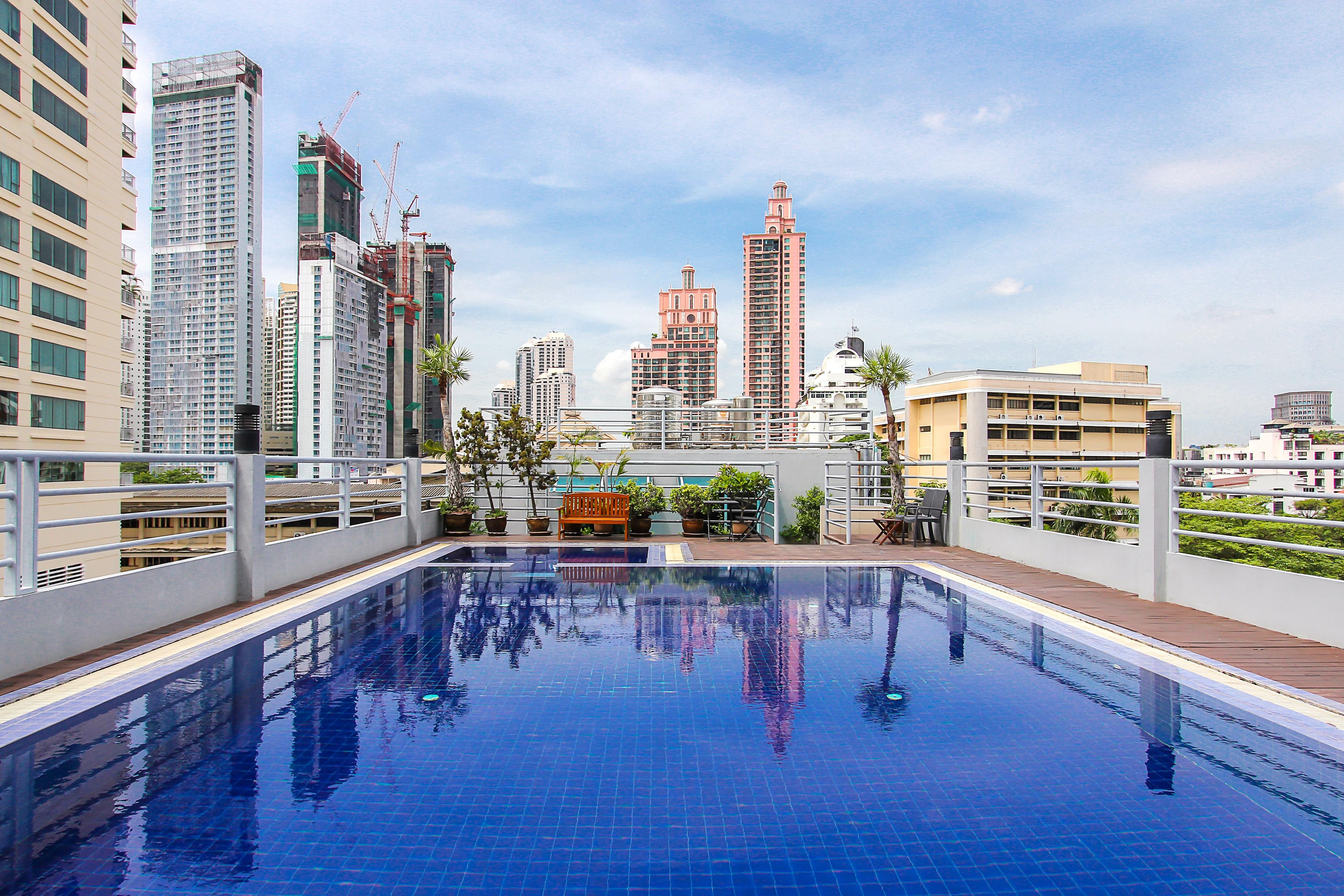 Bally Suite Sukhumvit Bangkok Bagian luar foto