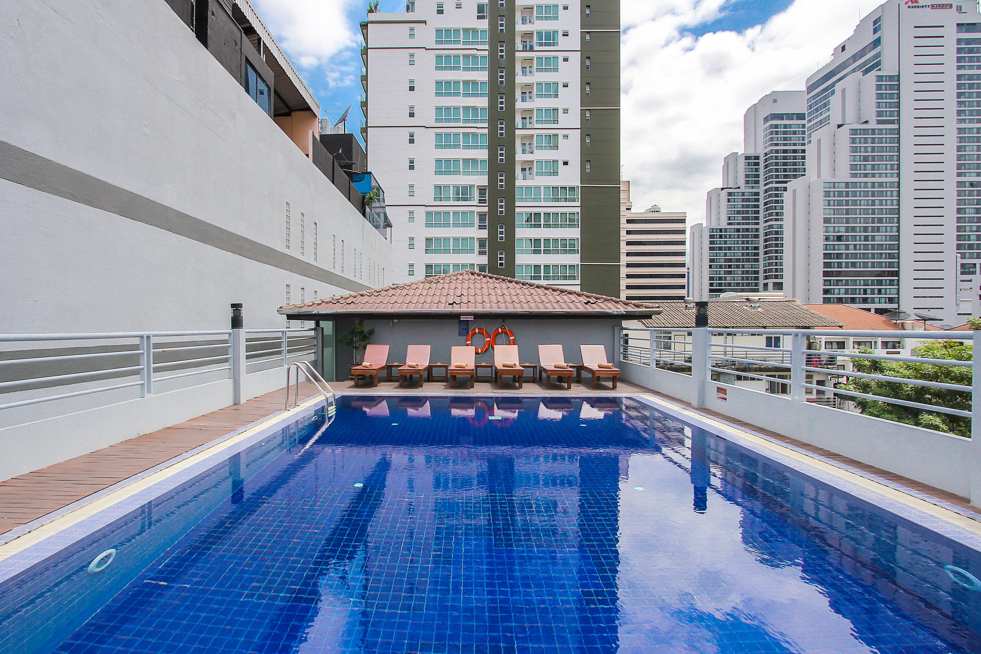 Bally Suite Sukhumvit Bangkok Bagian luar foto