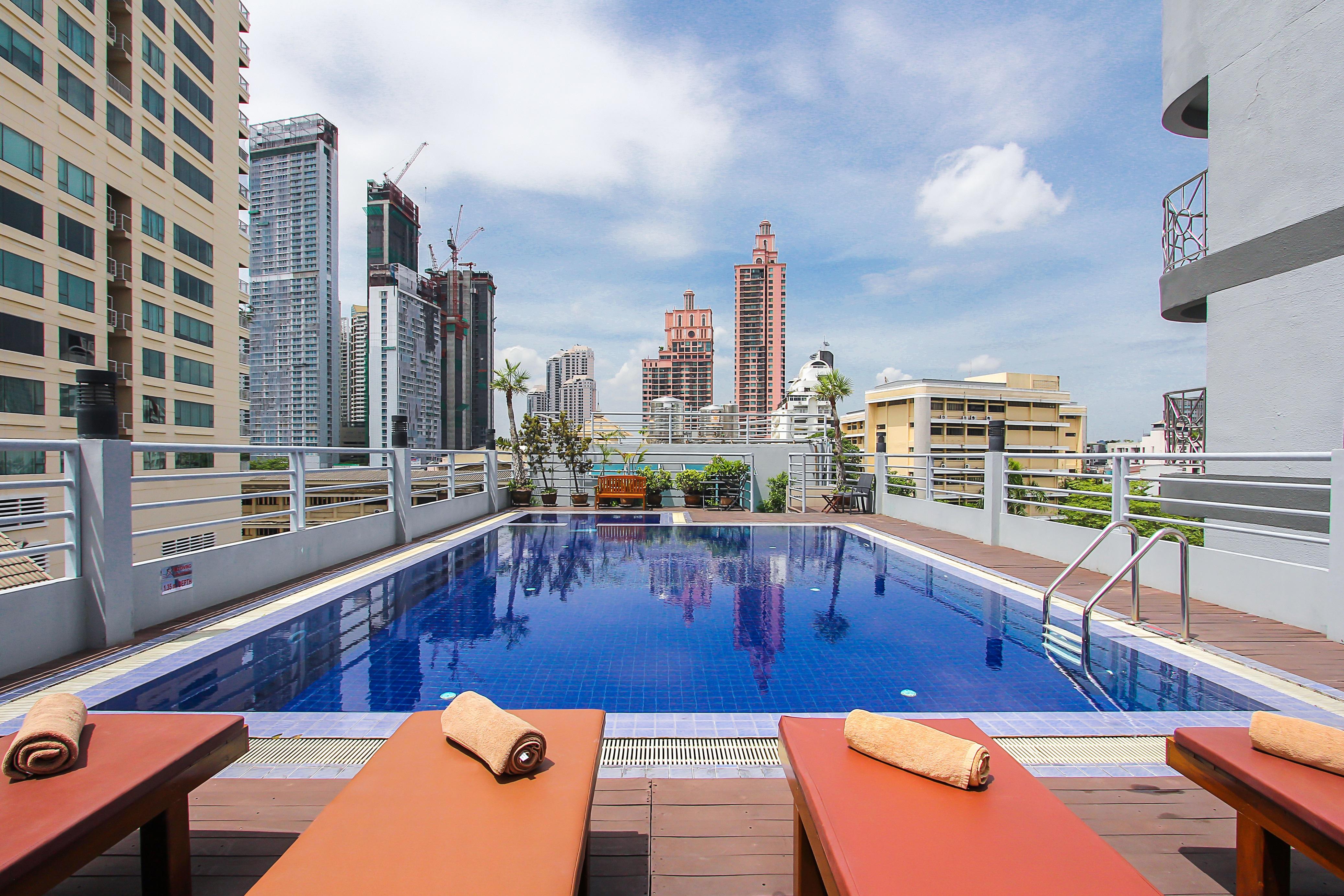 Bally Suite Sukhumvit Bangkok Bagian luar foto