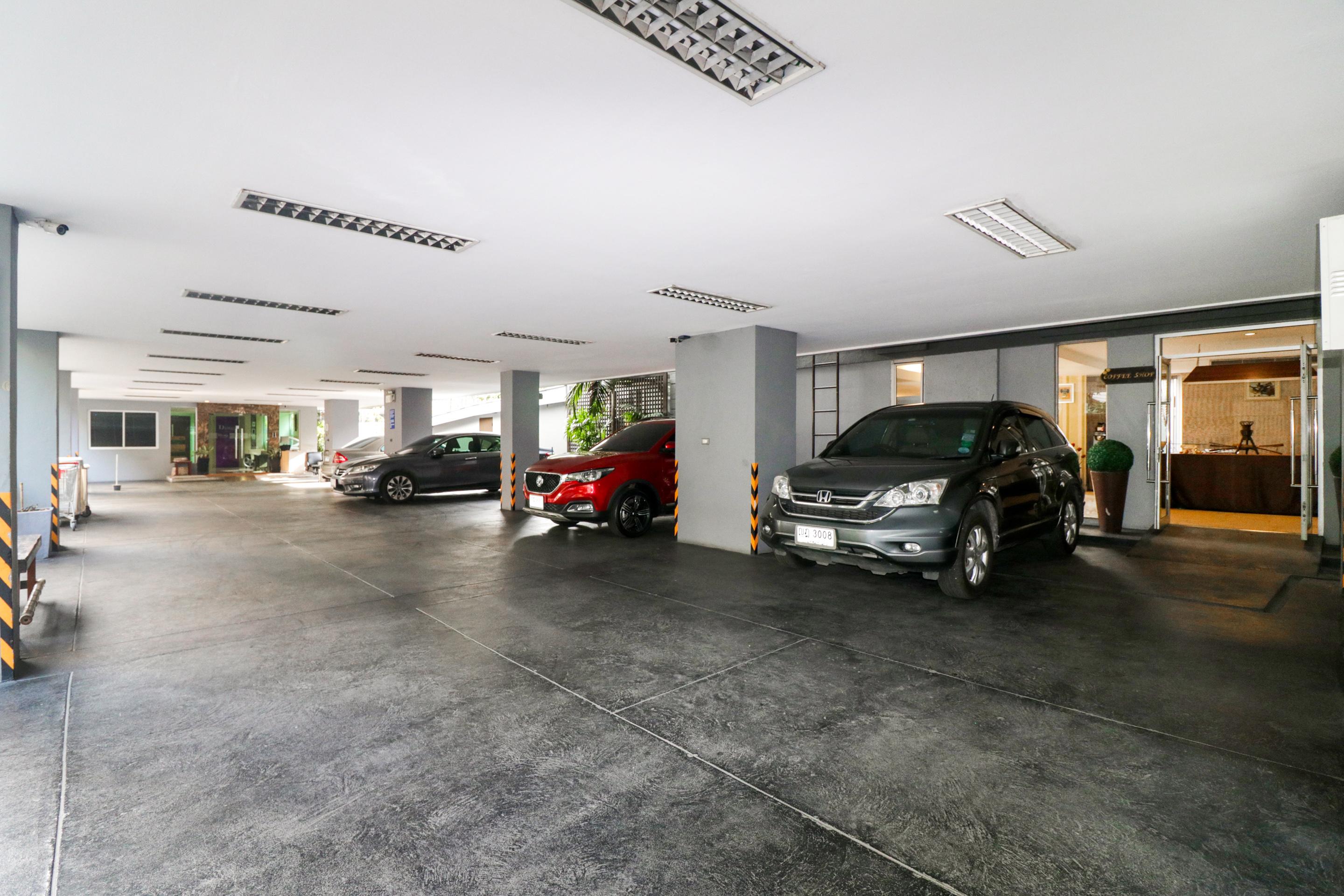 Bally Suite Sukhumvit Bangkok Bagian luar foto