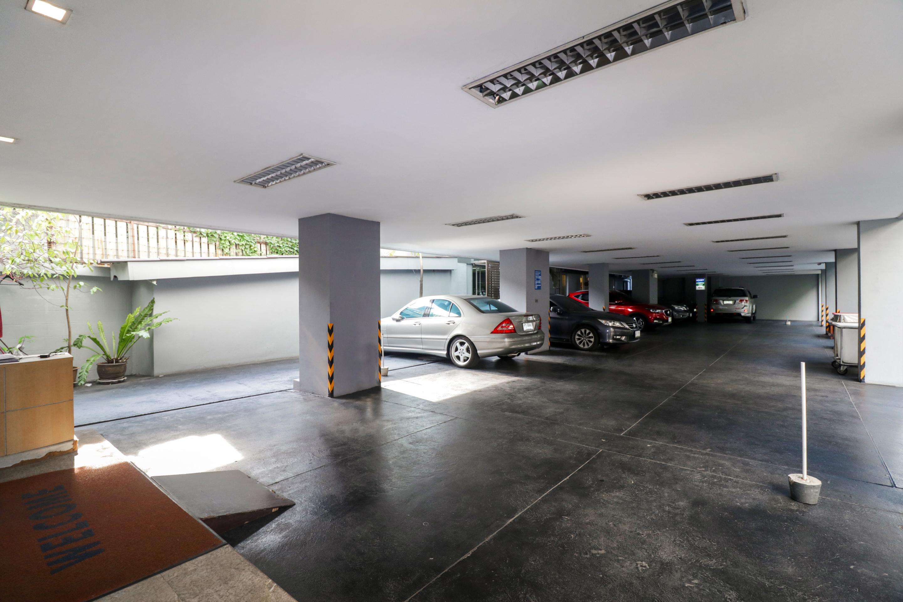 Bally Suite Sukhumvit Bangkok Bagian luar foto
