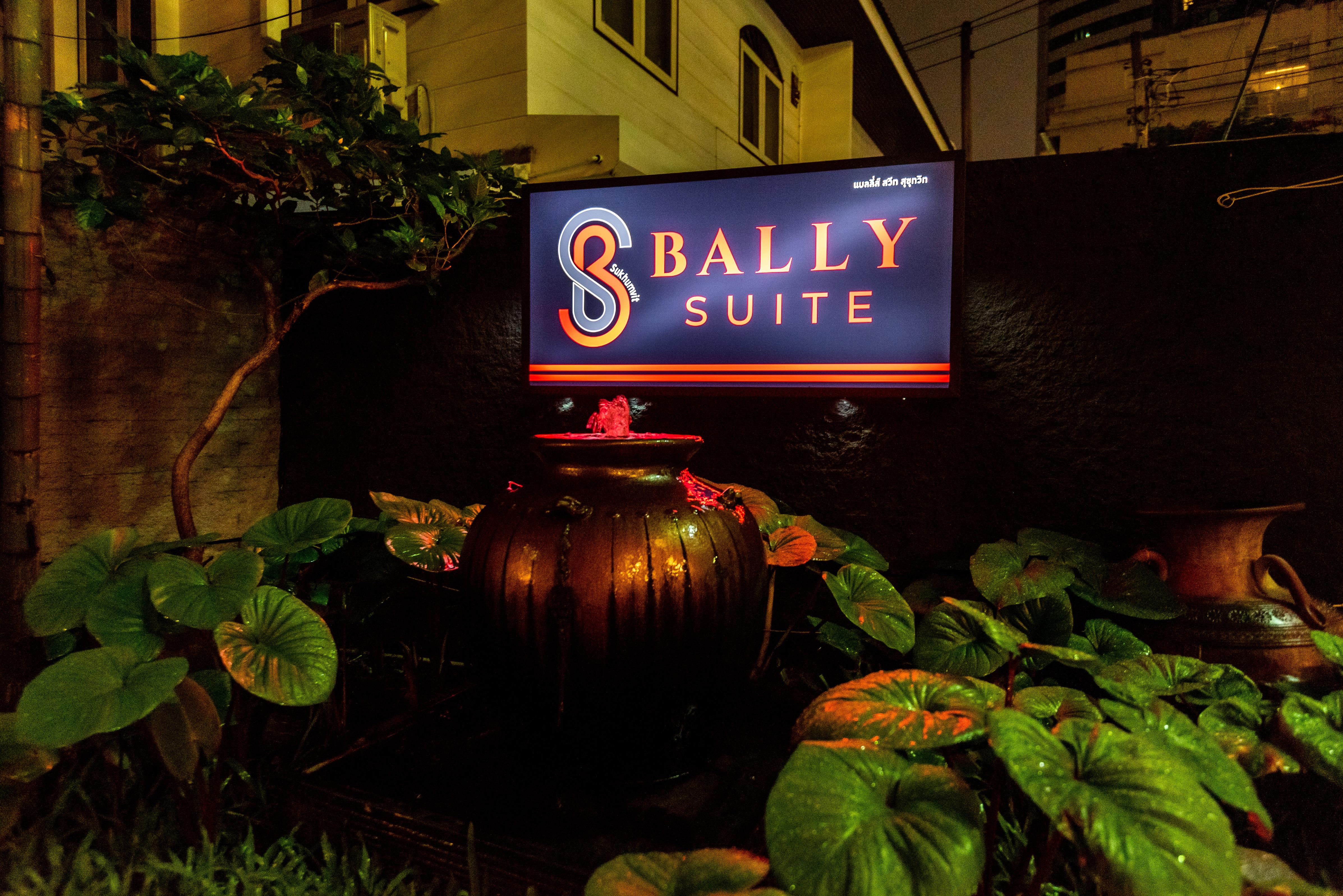 Bally Suite Sukhumvit Bangkok Bagian luar foto