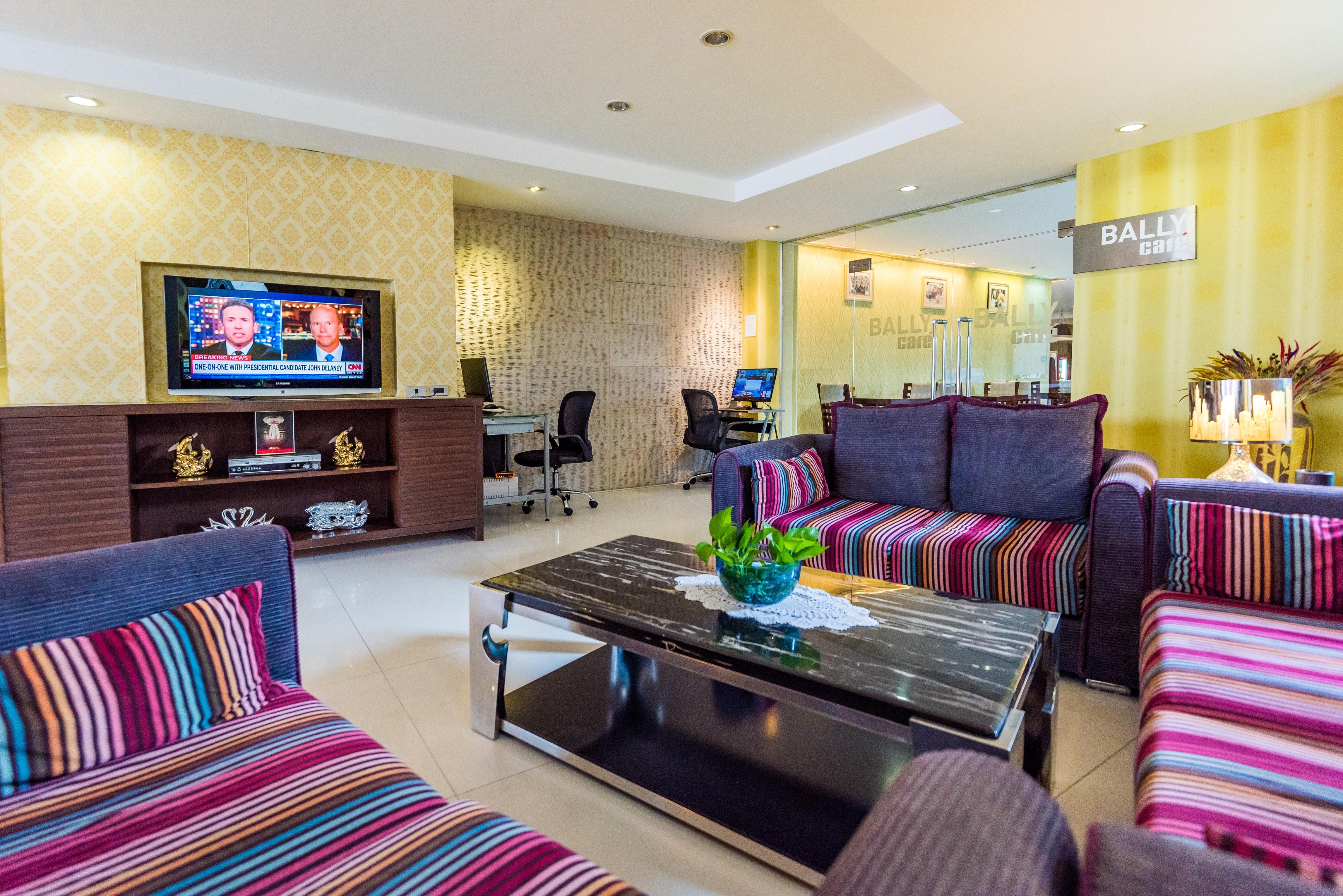 Bally Suite Sukhumvit Bangkok Bagian luar foto