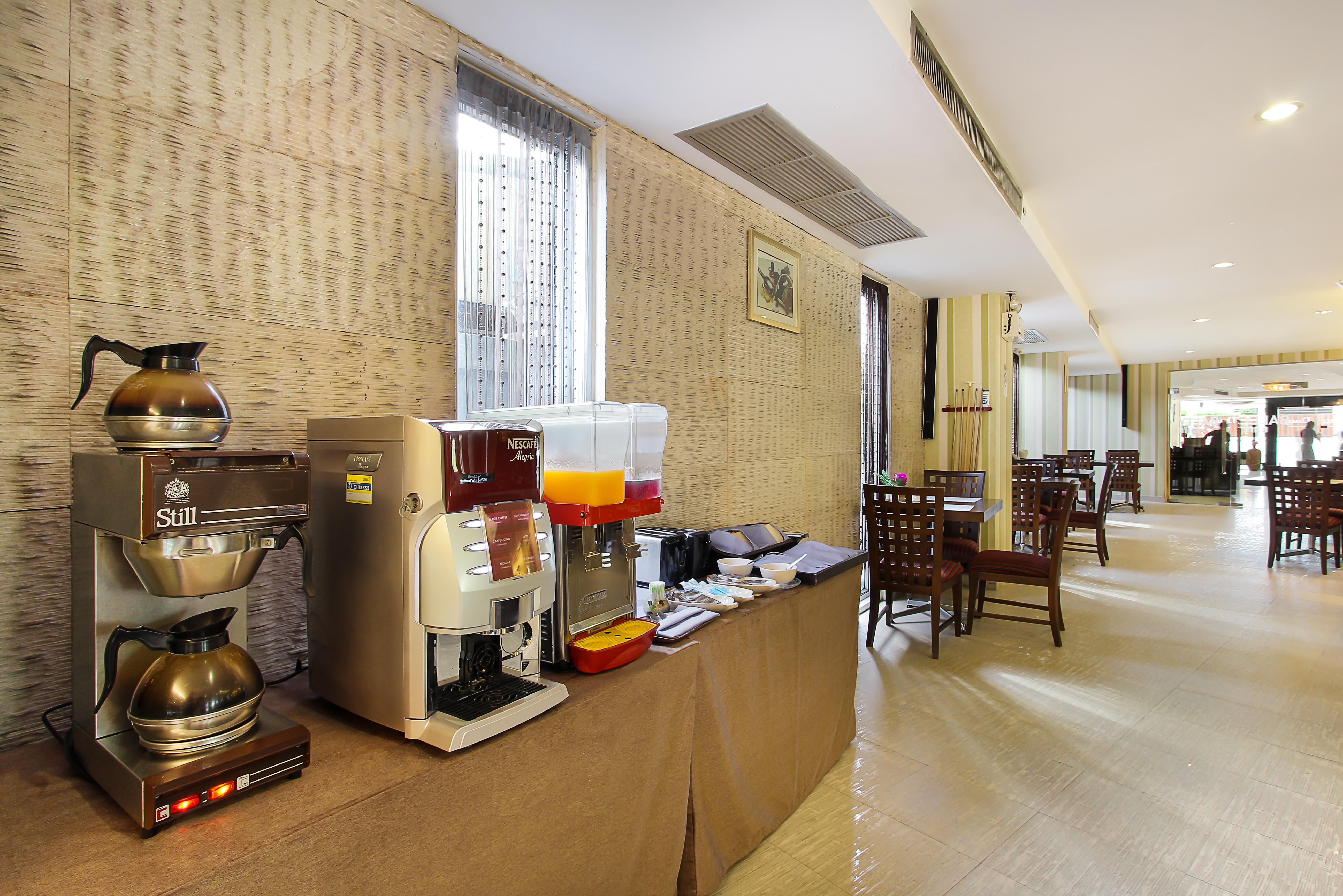 Bally Suite Sukhumvit Bangkok Bagian luar foto