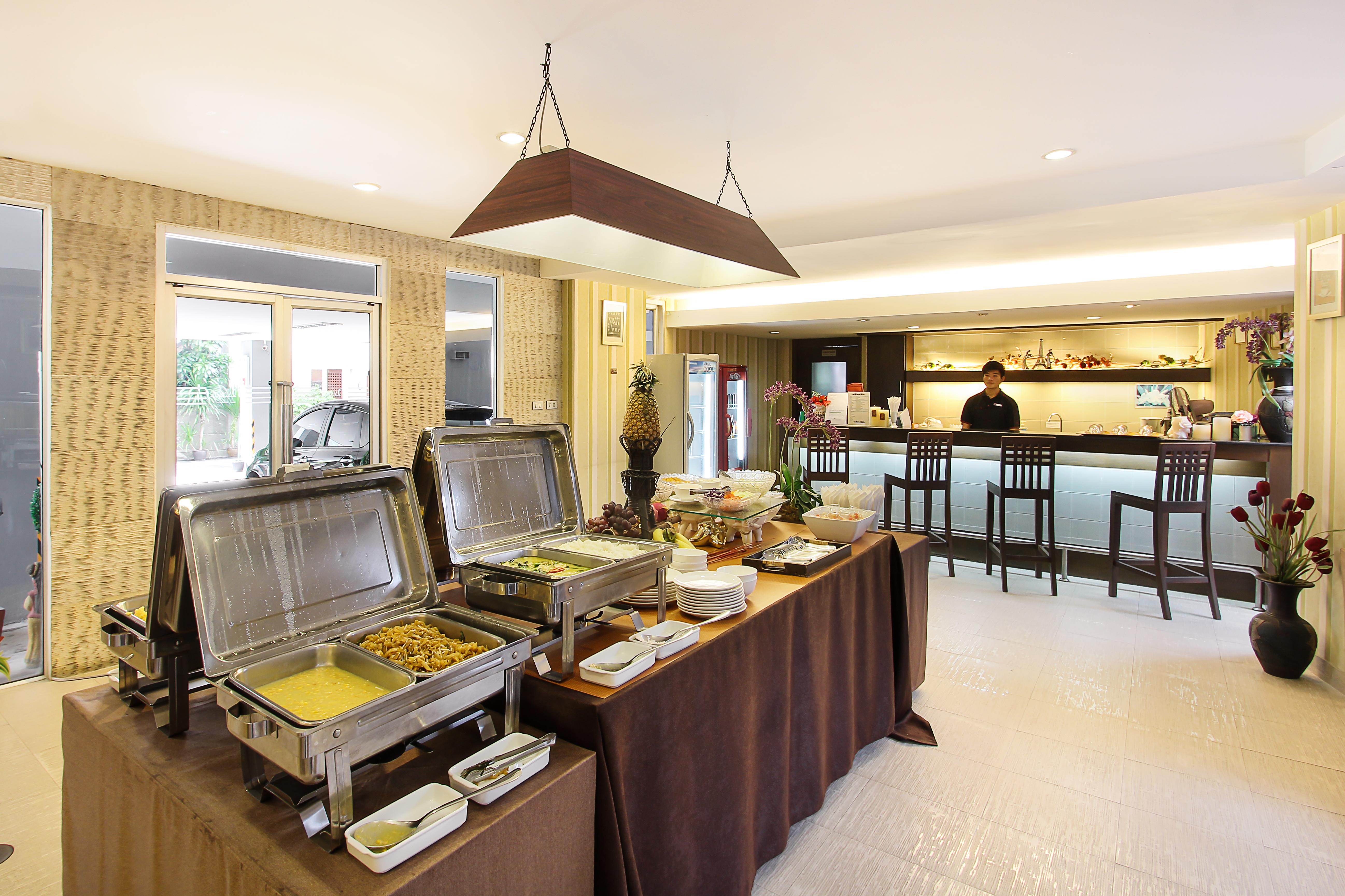 Bally Suite Sukhumvit Bangkok Bagian luar foto