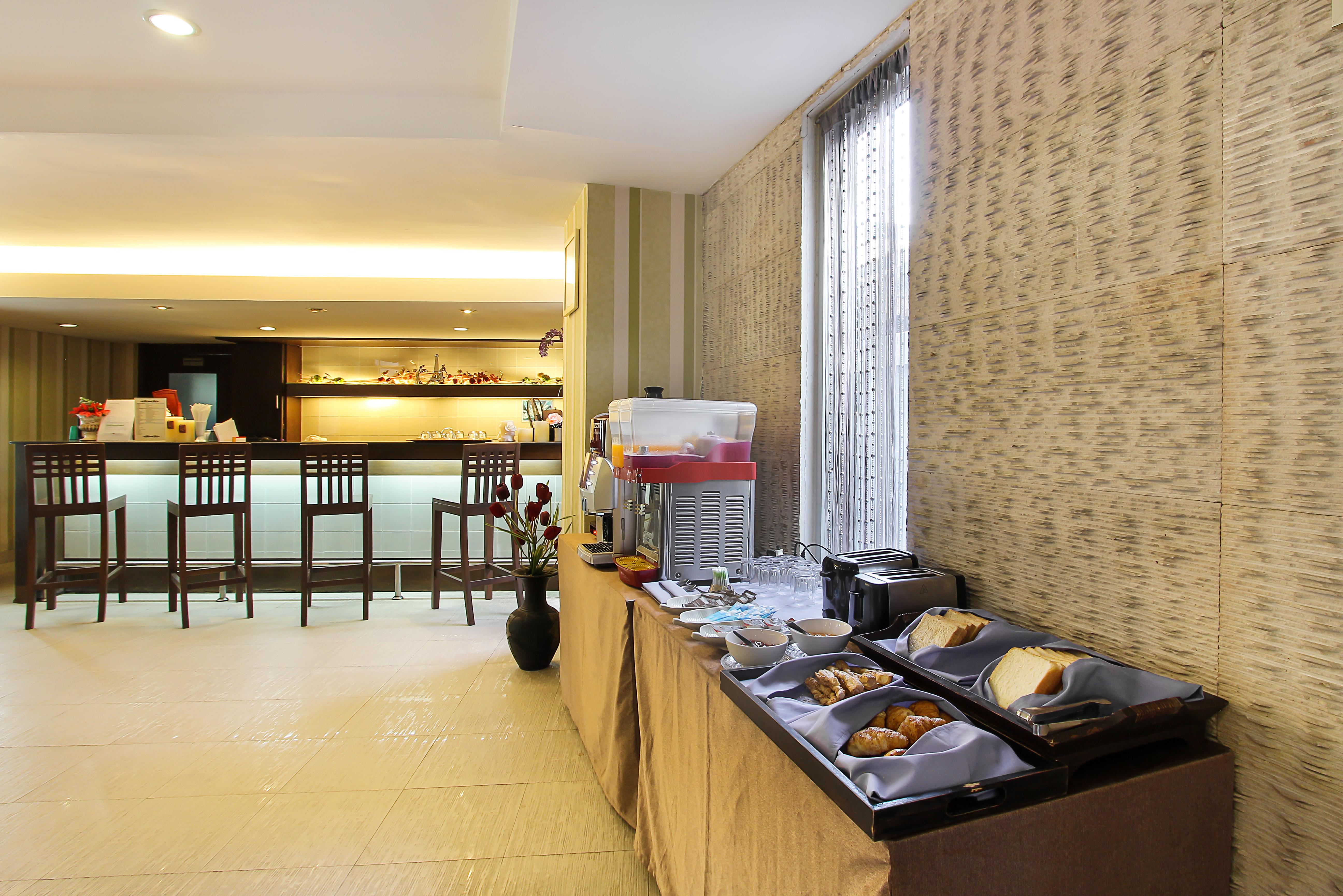 Bally Suite Sukhumvit Bangkok Bagian luar foto