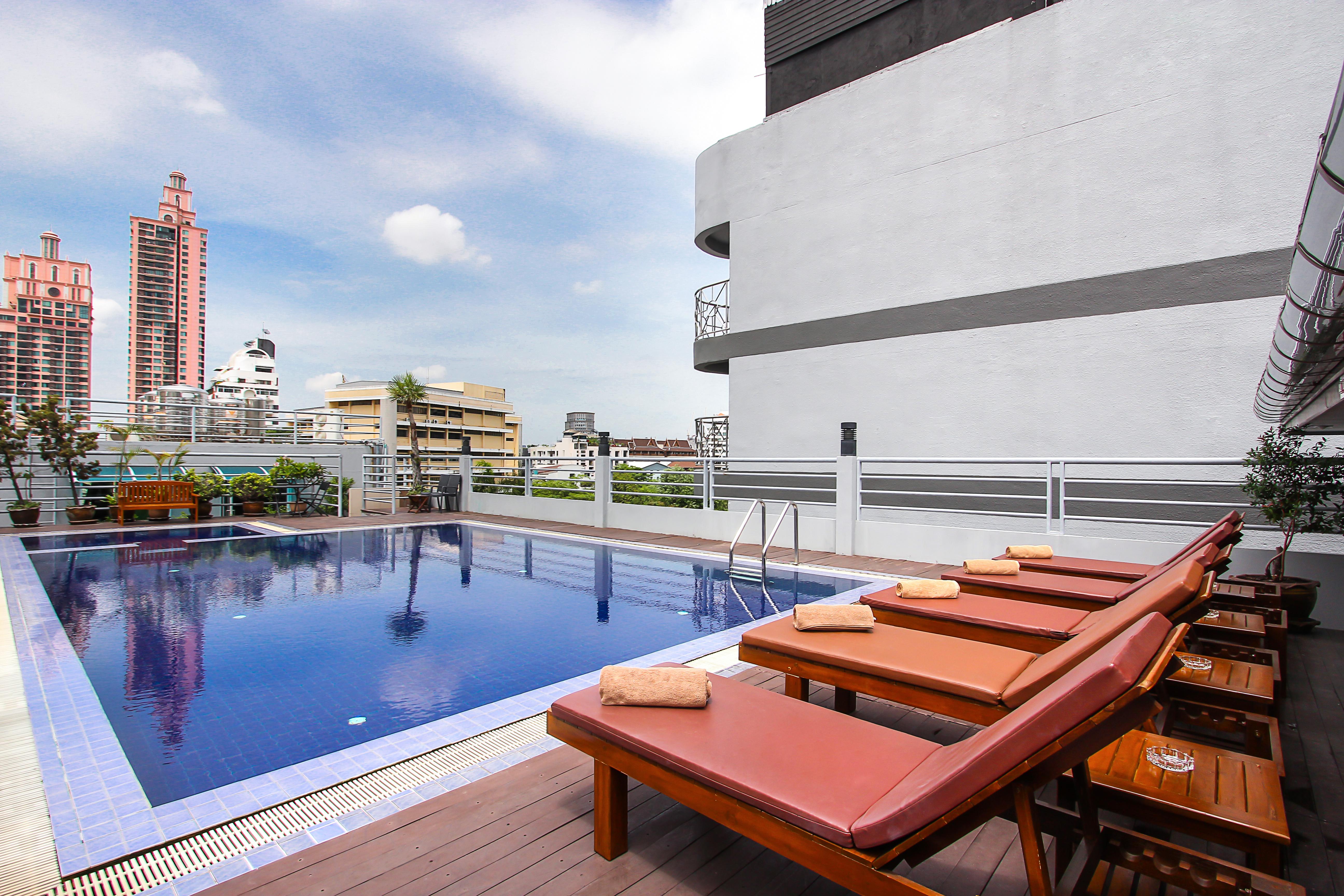 Bally Suite Sukhumvit Bangkok Bagian luar foto