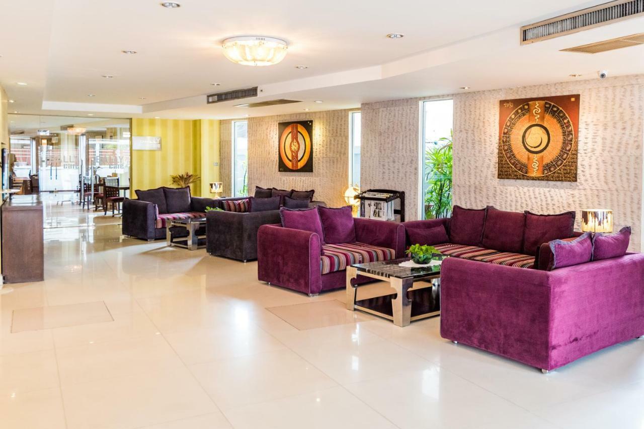 Bally Suite Sukhumvit Bangkok Bagian luar foto