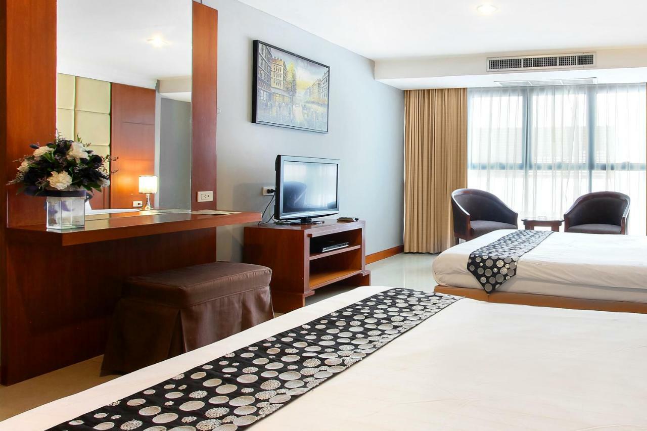 Bally Suite Sukhumvit Bangkok Bagian luar foto